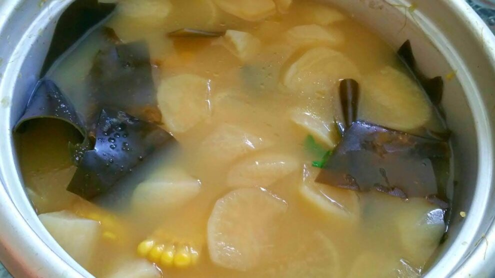 素白蘿蔔，海帶，玉蜀黍湯 Vegetarian White Radish, Kelp and Corn Soup