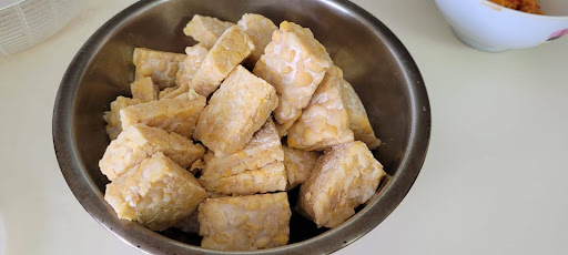 Tempeh with tomato sauce 1